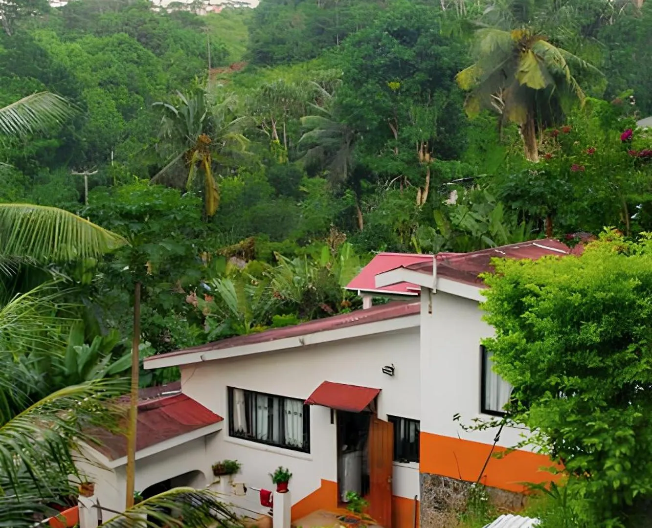 Villa Charming House In Victoria With Mountain View Seychelles